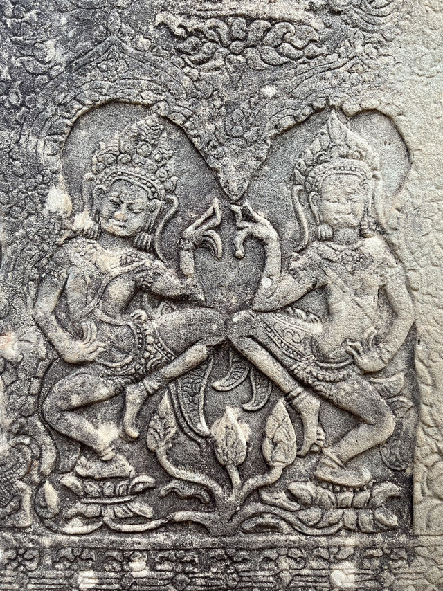 🇰🇭Cambodia's Stone Poetry: Where Gods Dance on Temple Walls! 🏛️