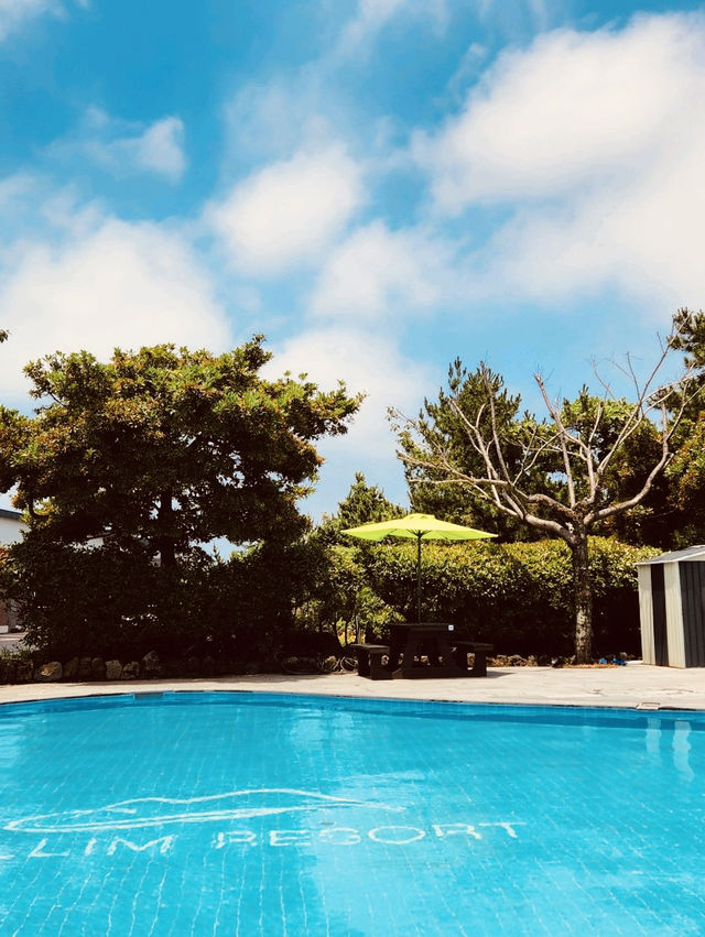 Retro Charm Meets Seaside Solitude