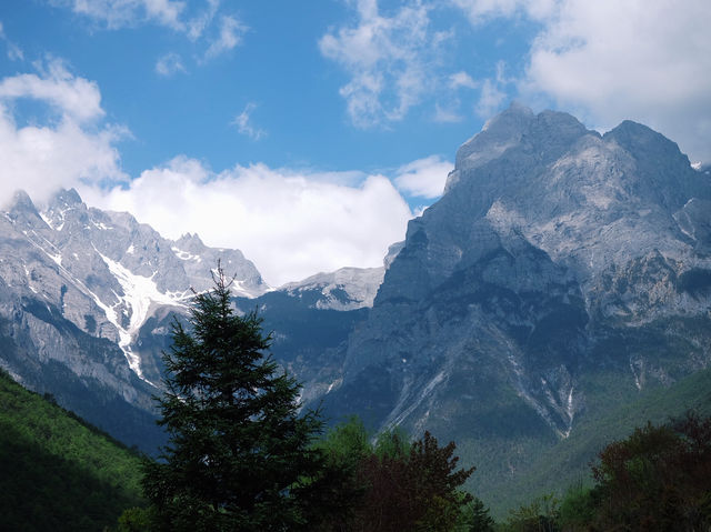 A Stroll Around Blue Moon Valley