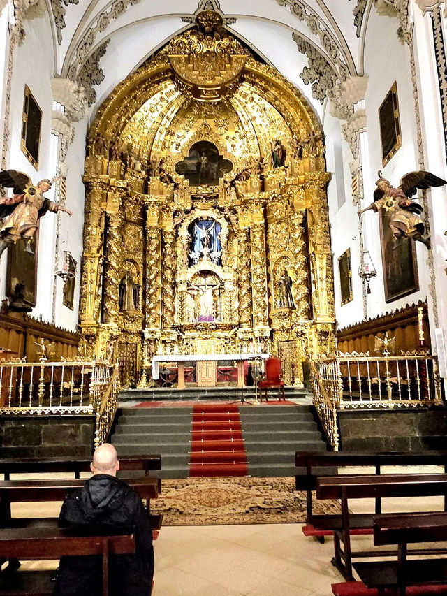 산 페르난도 성당 - 시간의 벽에 새겨진 믿음의 흔적 