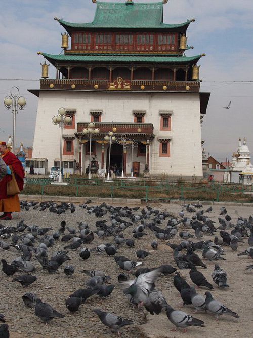 Migjid Janraisig Sum - Big Copper Statue