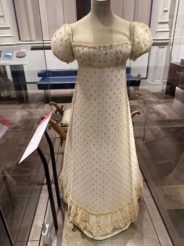 🎨🏛️ Design, Art & Craft at The Victoria and Albert Museum (V&A) 🌿✨ 