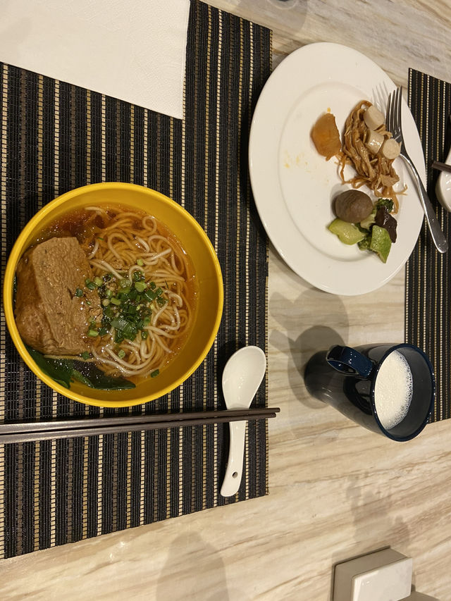 Get ready to relive the charm of childhood dreams at Shanghai Disney Resort this autumn! 🍂🏰✨