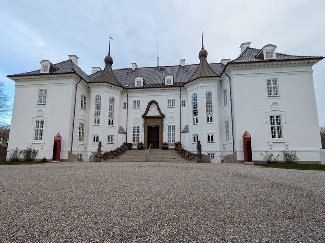 🏰✨ Marselisborg Slot – A Quiet Royal Escape in Aarhus 🏰✨ Marselisborg Slot – A Quiet Royal Escape in Aarhus
