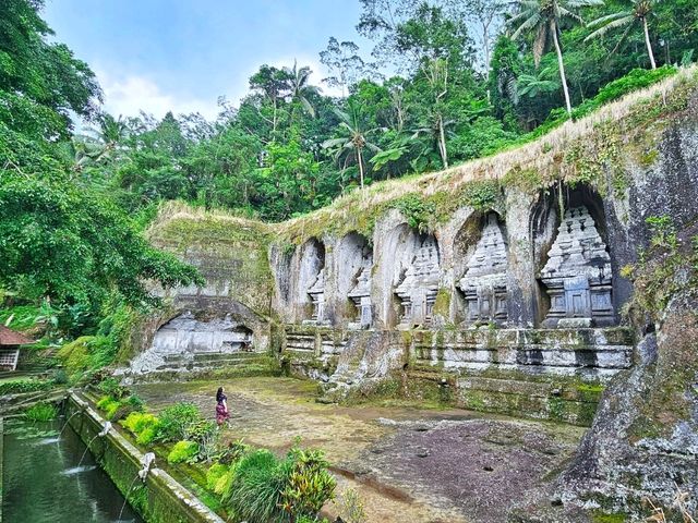 印尼巴厘吉安雅，从千年圣泉、火山葡萄园到丛林越野 | 蹒跚小旅人