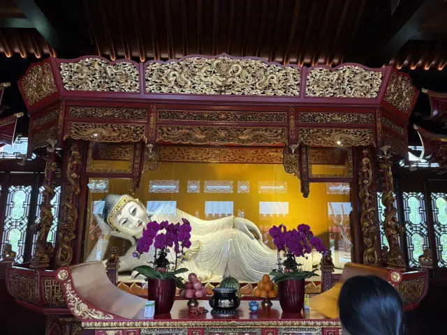 Jade Buddha Temple: A Peaceful Oasis in the Heart of Shanghai.