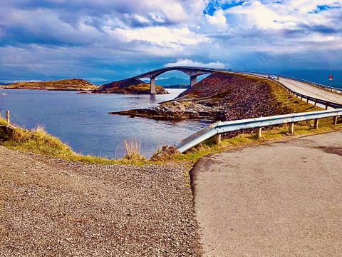 The Road to Nowhere ノルウェーの「世紀の建築物」。 | Trip.com Averoy
