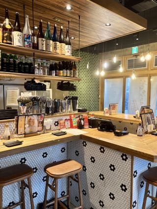 [โอซาก้า, อุเมดะ] ร้านอาหารยอดนิยมที่คุณสามารถลิ้มลองอาหารขึ้นชื่อของชิโกกุได้ครบครัน: "Kamayaki Tori Honpo Oyahinaya Umeda Hankyu Higashidori Store" - ไก่ติดกระดูกรสเลิศปรุงรสด้วยเครื่องเทศสูตรพิเศษที่จะทำให้คุณติดใจจนต้องขอเพิ่มอีก