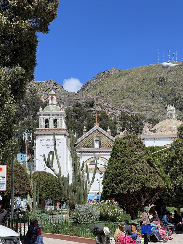 Lake Titicaca is the highest lake in the world 🇧🇴