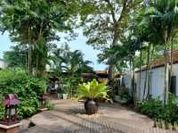 รีสอร์ตริมชายหาดเฉวง บรรยากาศร่มรื่น