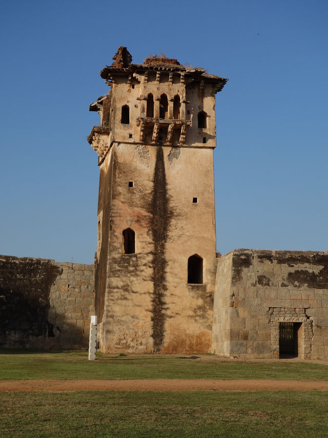 The Lotus Mahal: A Fusion of Elegance and Architecture in Hampi