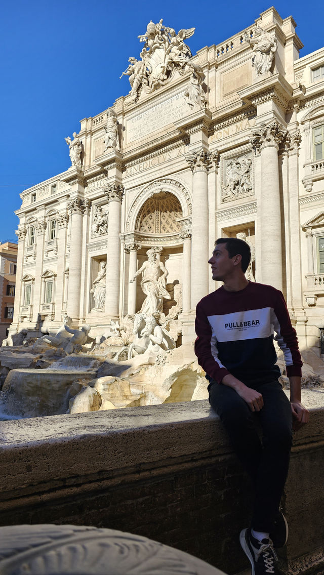 📍 Peaceful Morning Views at the Trevi Fountain 🌅🗽