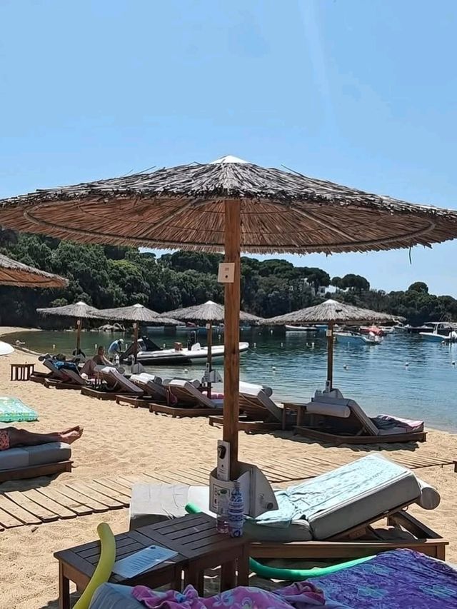 🌊 Skiathos: A Lush Island of Beaches, Charm, and Aegean Spirit 🇬🇷✨