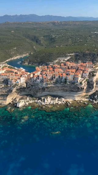 🏰 Bonifacio: Corsica’s Clifftop Gem of History and Sea Views 🇫🇷✨