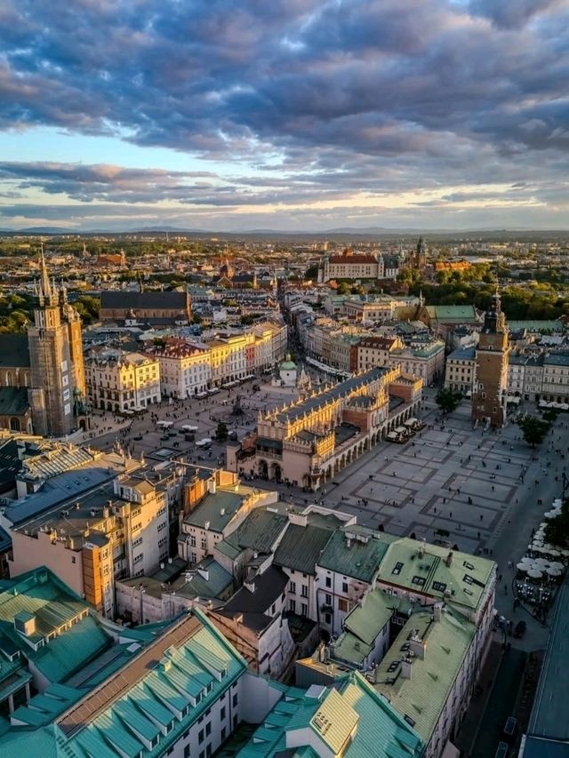 🏰✨ “Historic Heartbeat: Exploring Kraków’s Timeless Charm” 🇵🇱