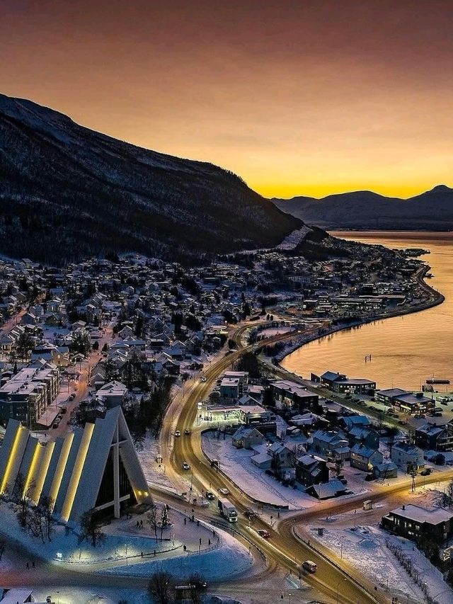 ❄️🌌 “Gateway to the Arctic: My Magical Day in Tromsø” 🇳🇴