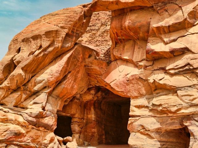 Petra – The Rose-Red Jewel of Jordan 🏜️✨