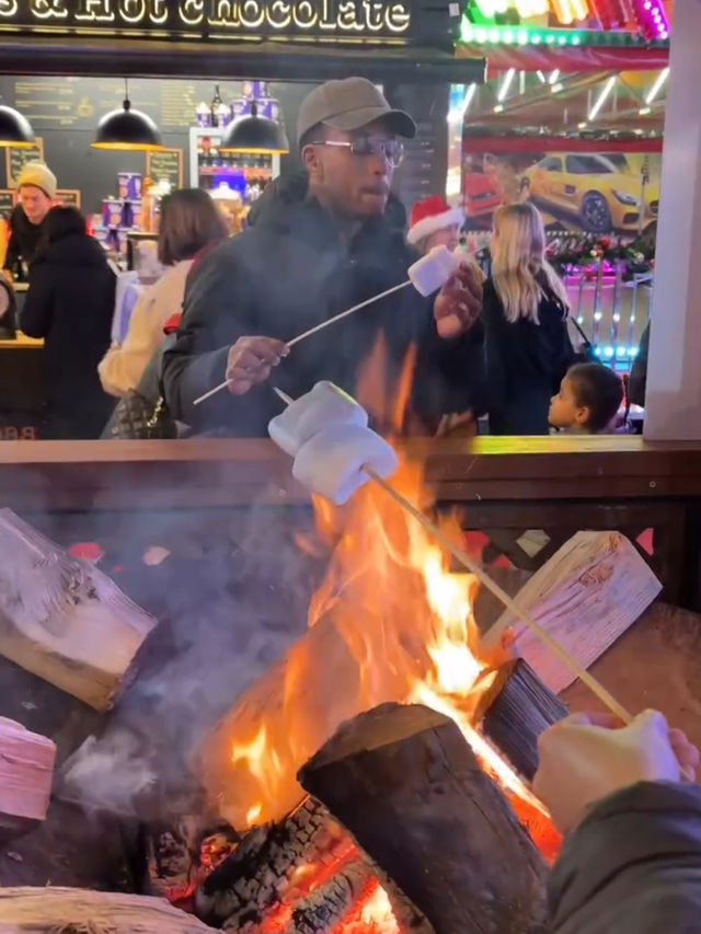 Reading Christmas Market: Festive Lights, Hot Treats & Cozy Riverside Cheer ✨🌟