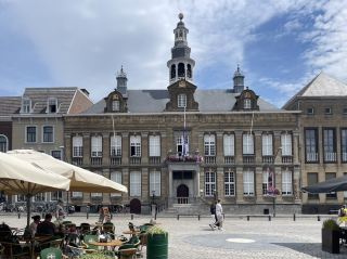 Roermond is located in the southern Dutch province of Limburg, situated at the confluence of the Roer and Maas rivers.