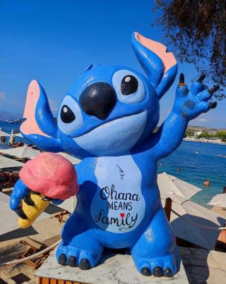Does Ohana Beach Bar actually look like this? 🏝️