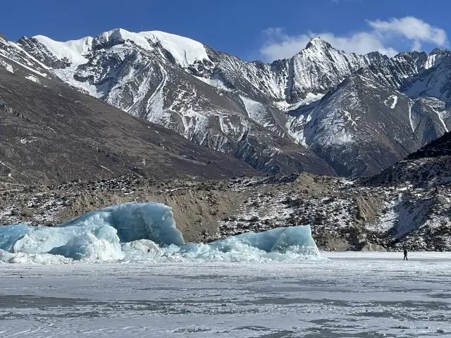 Tibet | Sharing photos of the whole journey on foot in the Laigu Glacier Scenic Area 5 - Super blue ice on the right side of the return journey