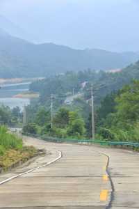 湖北黃岡旅遊景區，風景不錯，全是山，一路在山路中蜿蜒曲折，開車挺有感覺