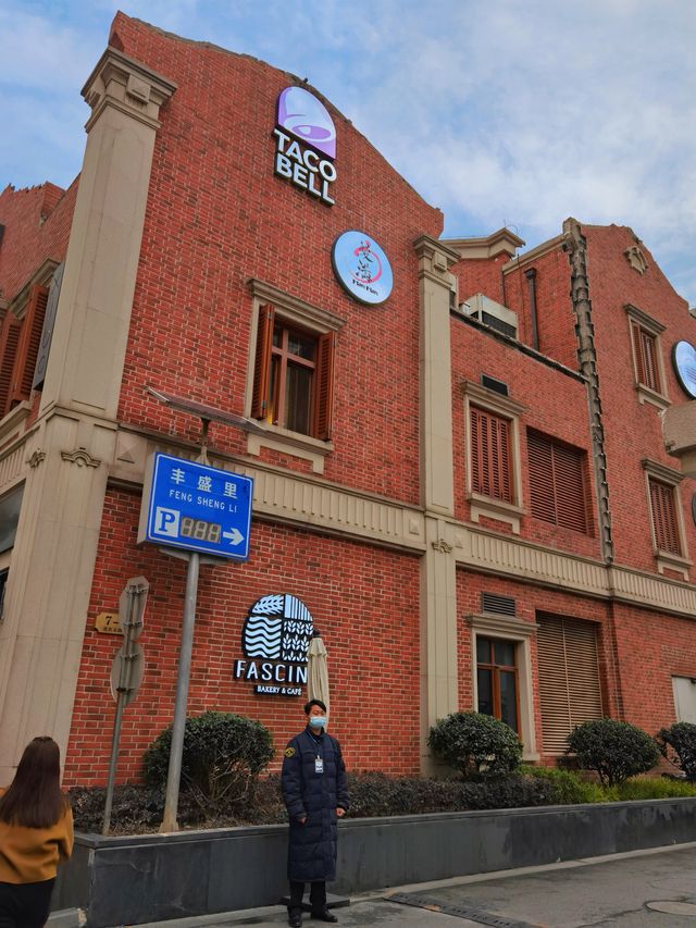 豐盛裡：傳統石庫門與摩天大樓同框入鏡，留下跨越歲月的對話