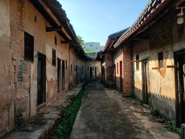 廣東興寧西郊社區馬路下大王屋