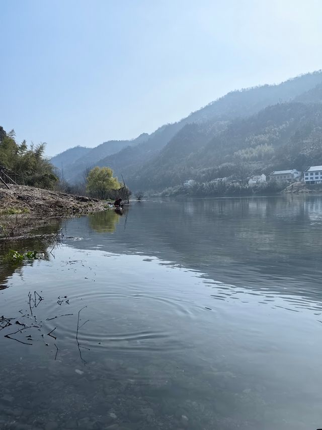 登春日之山，感受皖南春季的山水之美