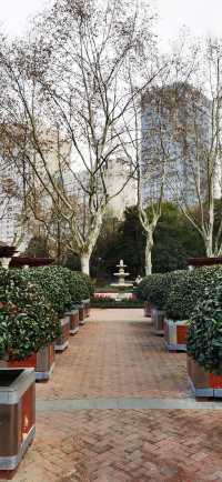 襄陽公園：魔都市中心四度更名的老公園