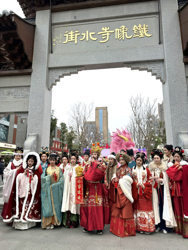 終於拍到了成都頂流大粉龍龍年接好運啦