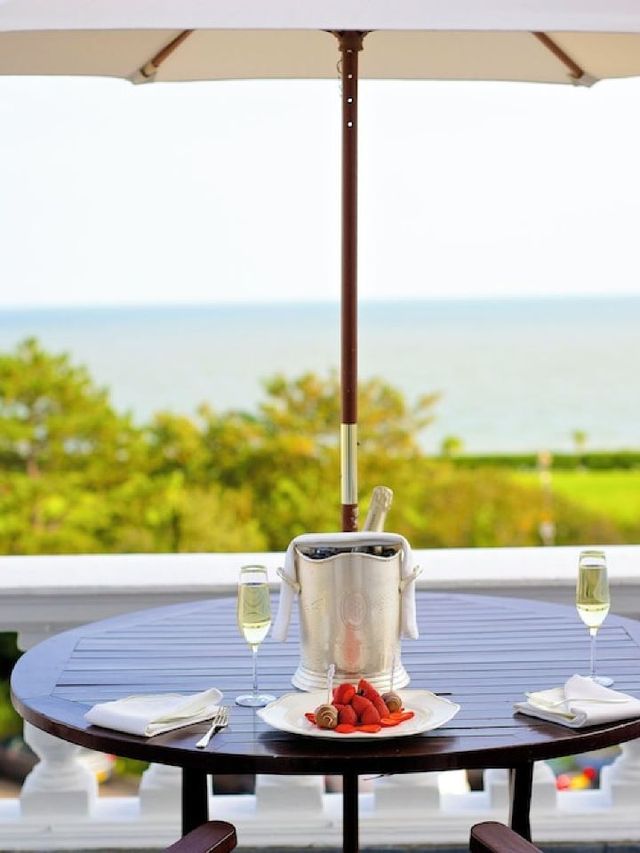 🌟 Eastbourne Elegance: Grand Hotel Getaway 🌊