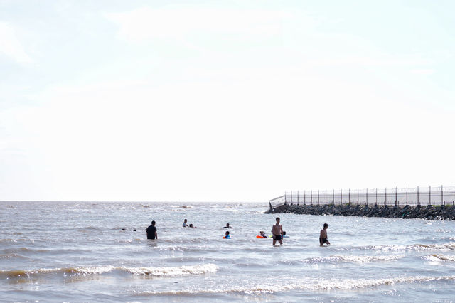 沙灘，浴場，風浪大，在“海邊”遙望俄羅斯～