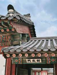 A glimpse of Korea’s majestic heritage • Walking in the footsteps of Kings and Queens🤴👸