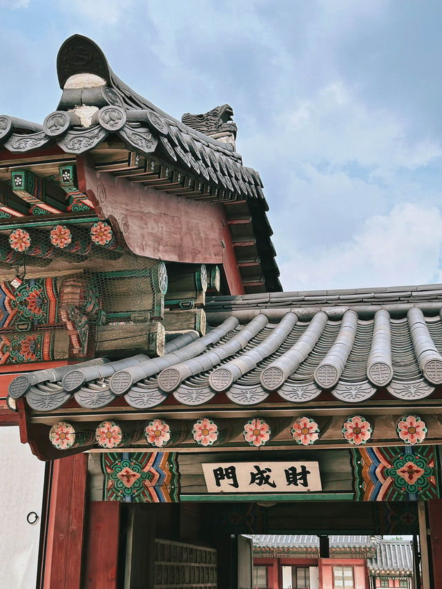 A glimpse of Korea’s majestic heritage • Walking in the footsteps of Kings and Queens🤴👸