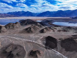 [Unlock the Secret of Ali Road Trip: Shiquanhe, the Pearl on the Horizon].