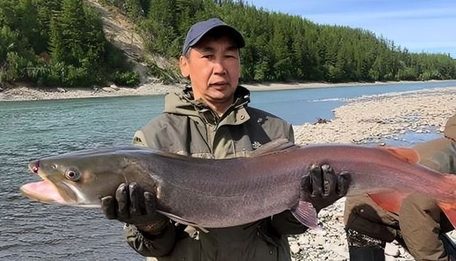 貝加爾湖：西伯利亞的藍眸。