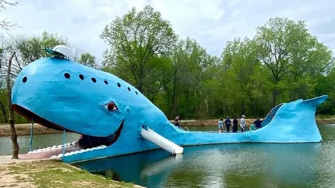 Blue Whale of Catoosa: Nostalgia on Route 66 — traveler post in Rogers County