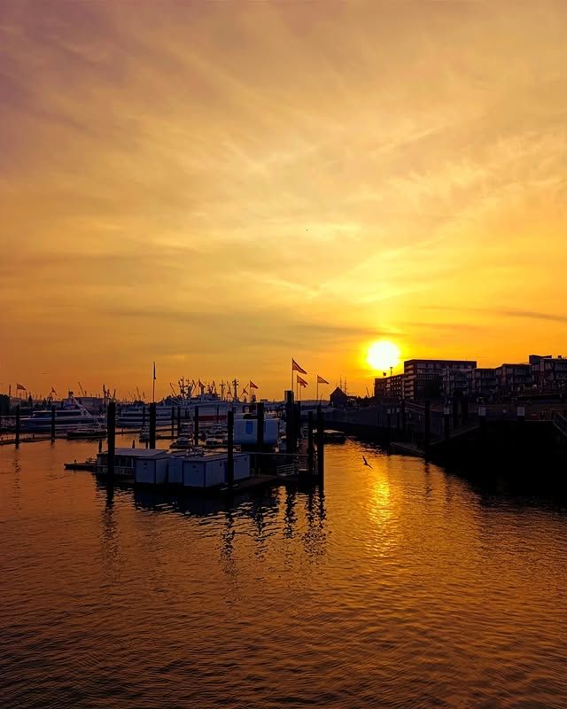 夕陽與航海的交響曲：呂貝克港口的黃昏之美