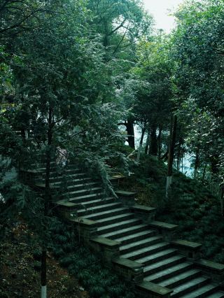 The Wanfuo Grottoes are a must-see in northern Fujian.
