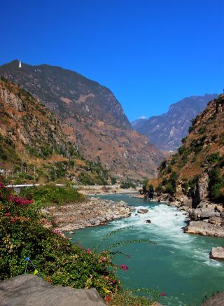 From Liuku to Lushui—Relocation of Nujiang Lisu Autonomous Prefecture's Capital