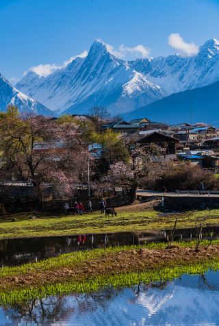 Thanks to Wang Yibo, the blue ice of Tibet is truly stunning.