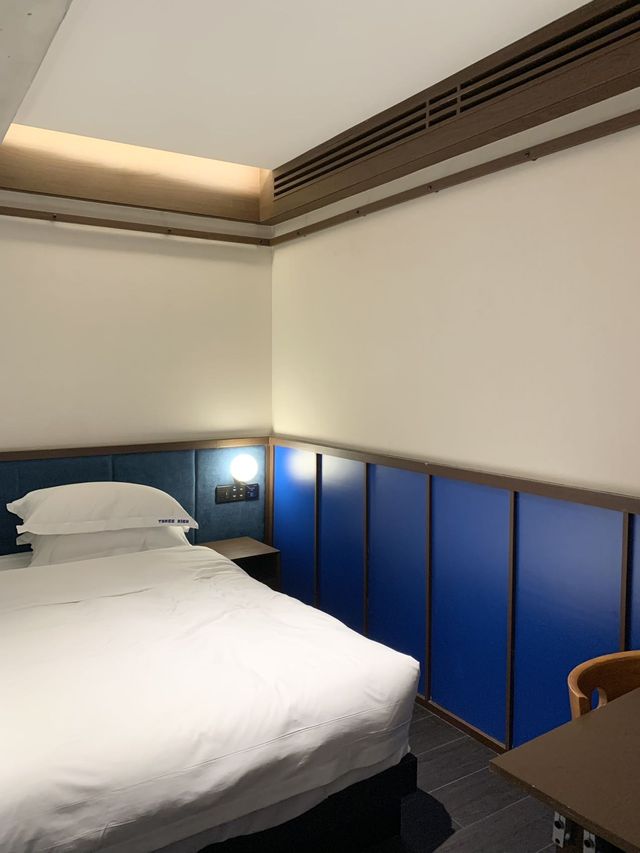 潮宗街出片率超高嘅蒙德里安風格酒店