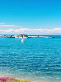 #最美青海湖  青海湖是中國最大的內陸鹹水湖，被譽為「高原藍寶石」，每年吸引無數遊客前來打卡。無論是