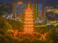 定南布衣塔打卡影相，夜景影出嚟好靚