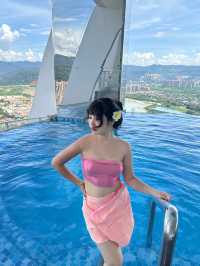 在西雙版納住進了50層的高空泳池酒店