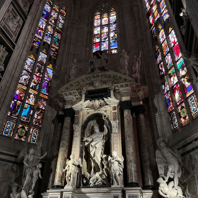 【イタリア ミラノ】ドゥオーモ (ミラノ大聖堂) ⛪️ 【イタリア ミラノ】ドゥオーモ (ミラノ大聖堂) ⛪️