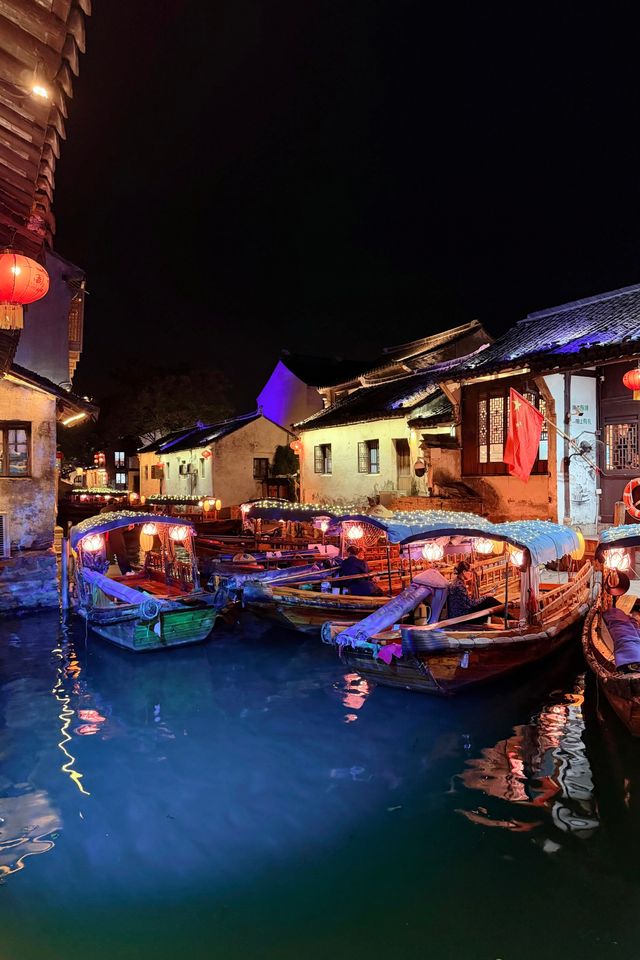 夜泊周莊 | 千盞紅燈入夢來，枕水而眠超治癒