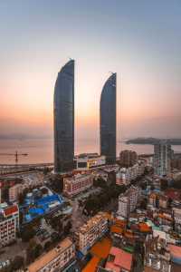 廈門雙子塔：城市天際線的璀璨明珠

廈門，這座美麗的海濱城市，以其秀麗的風景線、豐富的文化底蘊和獨特