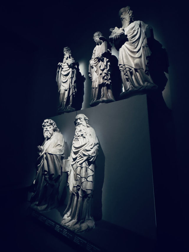 米蘭大教堂入內後免費的教堂博物館！！！